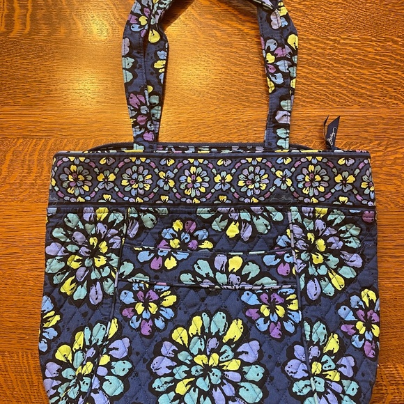 Vera Bradley Handbags - Vera Bradley Blue flower zippered tote bag
